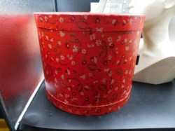 red sliding door hatbox bk